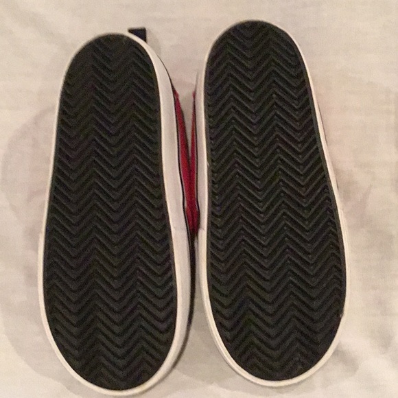 R) Boys brand new lace up sneakers - Picture 3 of 5